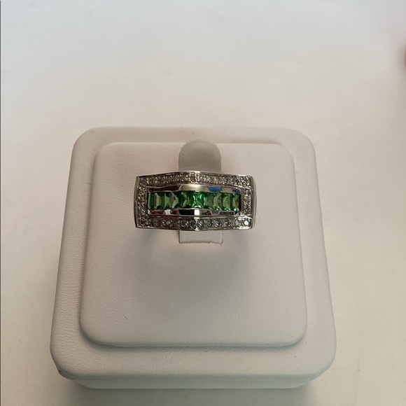14k TSAVORITE & DIAMOND UNISEX RING - Picture 7 of 8